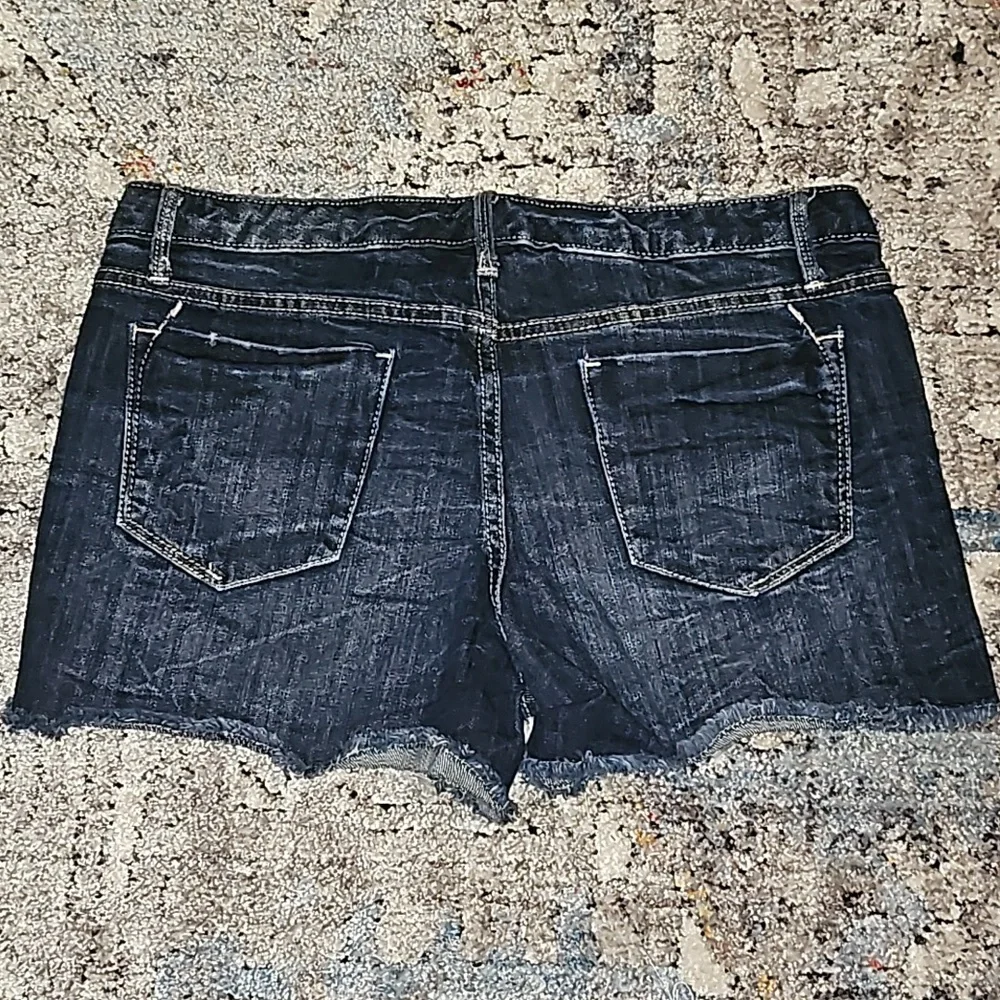 Premium denim shorts - Picture 3 of 3